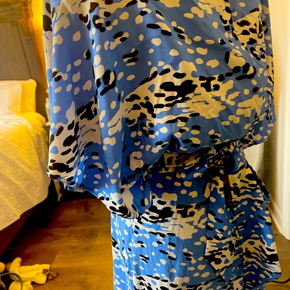 BCBG MaxAzria Kimono Sleeve Mini/MIDI dress Periwinkle Blue. Splashy Flirty Sexy - Picture 3 of 4